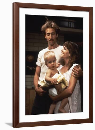 RAISIN ARIZONA, 1987 directed by JOEL AND ETHAN COEN Nicolas Cage and Holly Hunter (photo)-null-Framed Photo