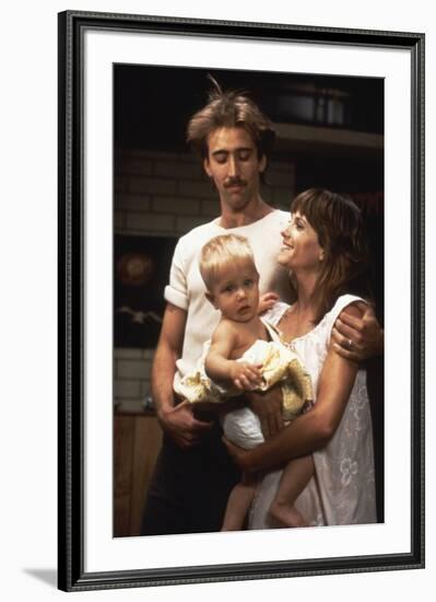 RAISIN ARIZONA, 1987 directed by JOEL AND ETHAN COEN Nicolas Cage and Holly Hunter (photo)-null-Framed Photo