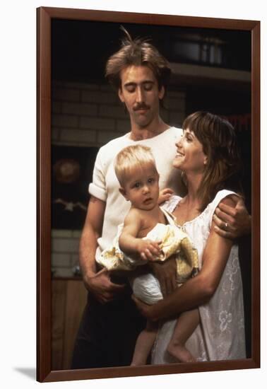 RAISIN ARIZONA, 1987 directed by JOEL AND ETHAN COEN Nicolas Cage and Holly Hunter (photo)-null-Framed Photo
