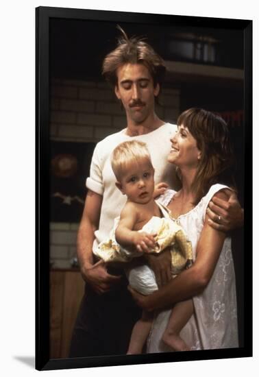 RAISIN ARIZONA, 1987 directed by JOEL AND ETHAN COEN Nicolas Cage and Holly Hunter (photo)-null-Framed Photo