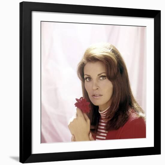 Raquel Welch (photo)-null-Framed Photo