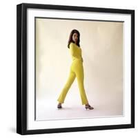 Raquel Welch (photo)-null-Framed Photo