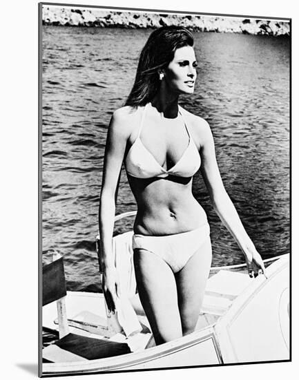 Raquel Welch-null-Mounted Photo