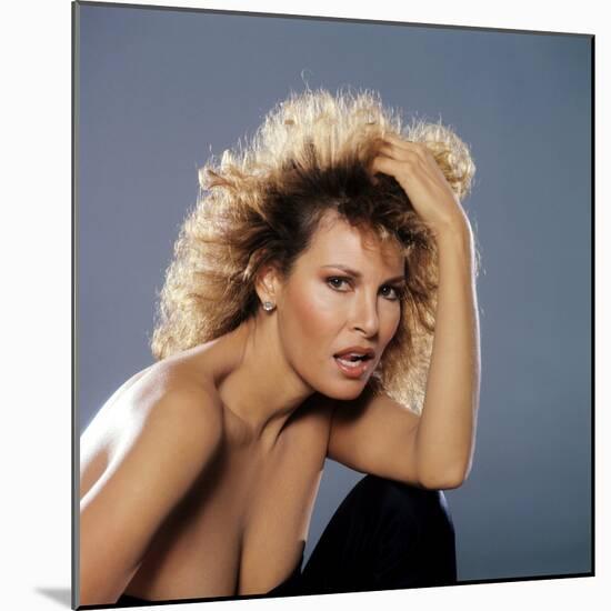 Raquel Welch-null-Mounted Photo