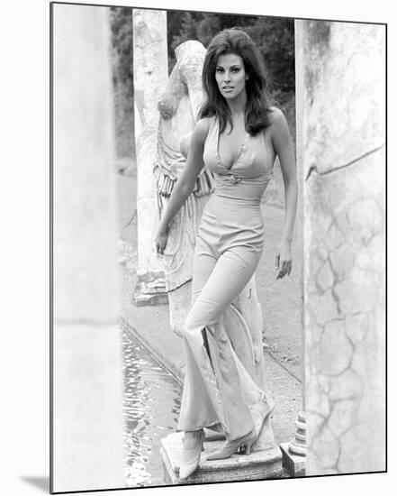 Raquel Welch-null-Mounted Photo