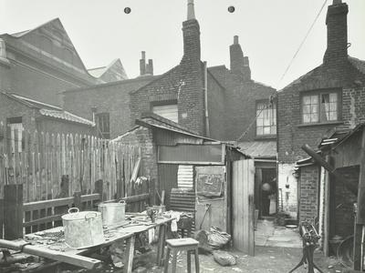https://imgc.allpostersimages.com/img/posters/rear-of-houses-prior-to-slum-clearance-princess-road-lambeth-london-1914_u-L-Q1MXIYJ0.jpg?artPerspective=n