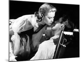 REAR WINDOW, 1954 directed by ALFRED HITCHCOCK Grace Kelly and James Stewart (b/w photo)-null-Mounted Photo