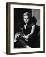 REAR WINDOW, 1954 directed by ALFRED HITCHCOCK Grace Kelly (b/w photo)-null-Framed Photo