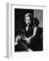 REAR WINDOW, 1954 directed by ALFRED HITCHCOCK Grace Kelly (b/w photo)-null-Framed Photo