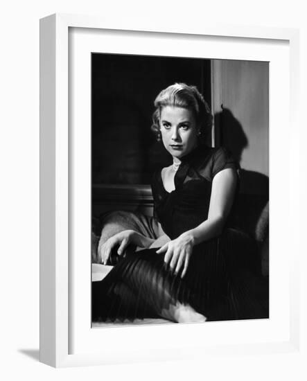 REAR WINDOW, 1954 directed by ALFRED HITCHCOCK Grace Kelly (b/w photo)-null-Framed Photo