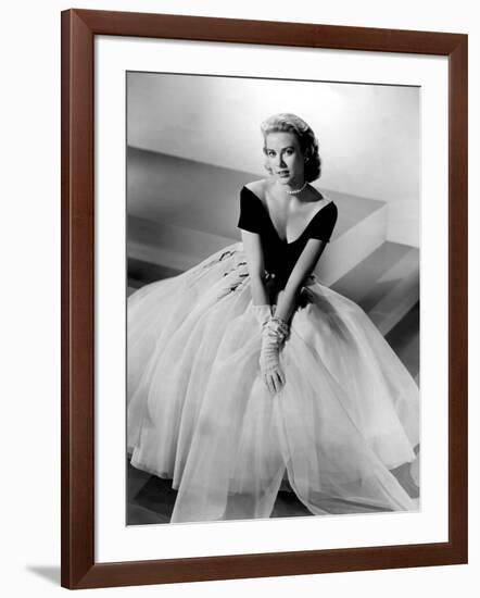 REAR WINDOW, 1954 directed by ALFRED HITCHCOCK Grace Kelly (b/w photo)-null-Framed Photo