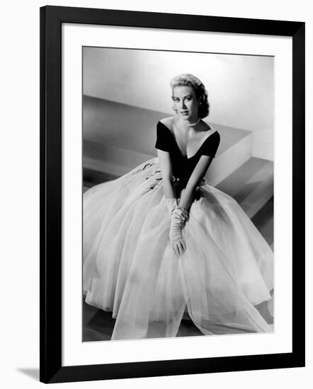 REAR WINDOW, 1954 directed by ALFRED HITCHCOCK Grace Kelly (b/w photo)-null-Framed Photo