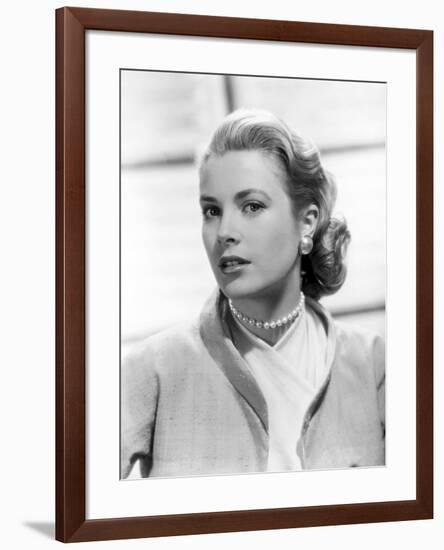 REAR WINDOW, 1954 directed by ALFRED HITCHCOCK Grace Kelly (b/w photo)-null-Framed Photo