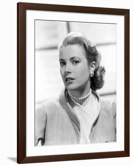 REAR WINDOW, 1954 directed by ALFRED HITCHCOCK Grace Kelly (b/w photo)-null-Framed Photo