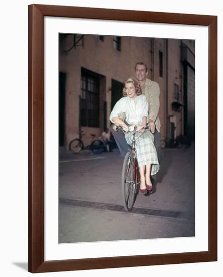 REAR WINDOW, 1954 directed by ALFRED HITCHCOCK On the set, Grace Kelly and James Stewart (photo)-null-Framed Photo