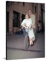 REAR WINDOW, 1954 directed by ALFRED HITCHCOCK On the set, Grace Kelly and James Stewart (photo)-null-Stretched Canvas