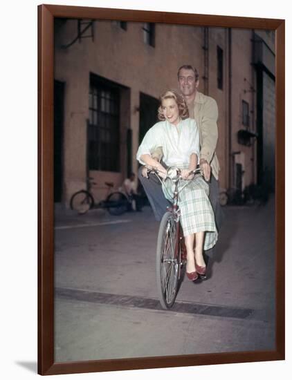 REAR WINDOW, 1954 directed by ALFRED HITCHCOCK On the set, Grace Kelly and James Stewart (photo)-null-Framed Photo