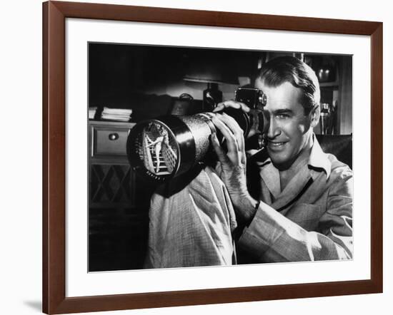 REAR WINDOW, 1954 directed byALFRED HITCHCOCK James Stewart (b/w photo)-null-Framed Photo