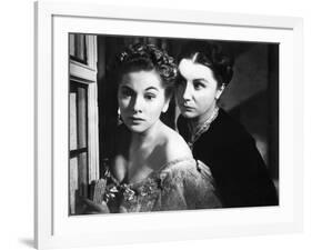 REBECCA, 1940 directed by ALFRED HITCHCOCK Joan Fontaine / Judith Anderson (d'apres Daphne du Mauri-null-Framed Photo