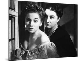 REBECCA, 1940 directed by ALFRED HITCHCOCK Joan Fontaine / Judith Anderson (d'apres Daphne du Mauri-null-Mounted Photo