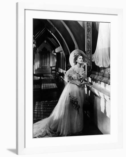 Rebecca by Alfred Hitchcock with Joan Fontaine, 1940 (d'apres Daphne du Maurier) (b/w photo)-null-Framed Photo