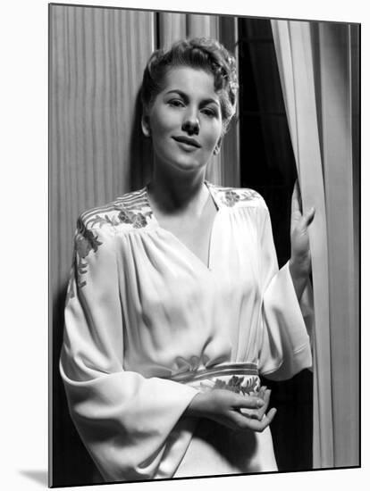 Rebecca, Joan Fontaine, 1940-null-Mounted Photo