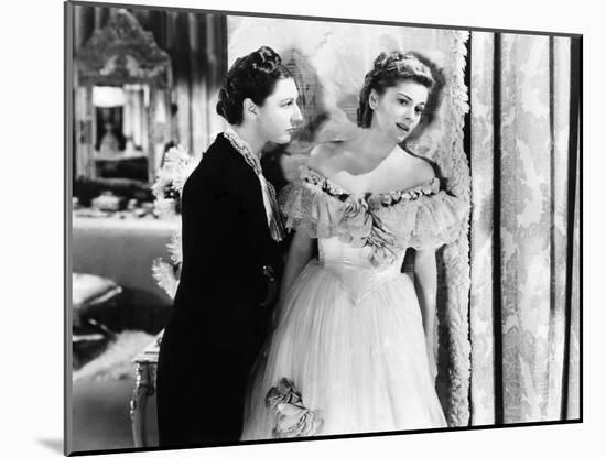 Rebecca, Judith Anderson, Joan Fontaine, 1940-null-Mounted Photo