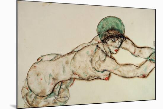 Reclining Female Nude with Green Cap, Leaning to the Right, 1914-Egon Schiele-Mounted Giclee Print