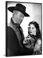 RED RIVER, 1948 directed by HOWARD HAWKS John Wayne and Joanne Dru (b/w photo)-null-Framed Photo