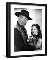 RED RIVER, 1948 directed by HOWARD HAWKS John Wayne and Joanne Dru (b/w photo)-null-Framed Photo