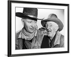 RED RIVER, 1948 directed by HOWARD HAWKS John Wayne and Walter Brennan (b/w photo)-null-Framed Photo