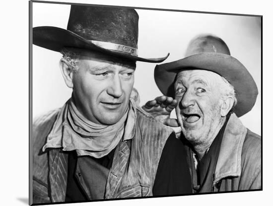 RED RIVER, 1948 directed by HOWARD HAWKS John Wayne and Walter Brennan (b/w photo)-null-Mounted Photo