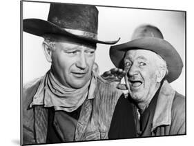 RED RIVER, 1948 directed by HOWARD HAWKS John Wayne and Walter Brennan (b/w photo)-null-Mounted Photo