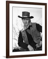 RED RIVER, 1948 directed by HOWARD HAWKS John Wayne (b/w photo)-null-Framed Photo