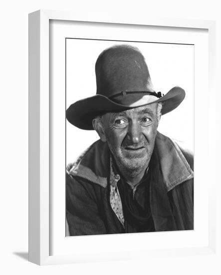 RED RIVER, 1948 directed by HOWARD HAWKS Walter Brennan (b/w photo)-null-Framed Photo