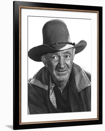 RED RIVER, 1948 directed by HOWARD HAWKS Walter Brennan (b/w photo)-null-Framed Photo