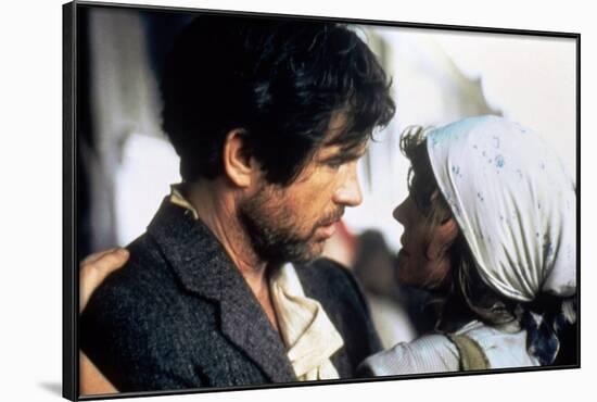 REDS, 1981 directed by WARREN BEATTY Warren Beatty and Diane Keaton (photo)-null-Framed Photo