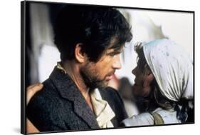 REDS, 1981 directed by WARREN BEATTY Warren Beatty and Diane Keaton (photo)-null-Framed Photo