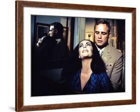 REFLECTIONS IN A GOLDEN EYE, 1967 directed by JOHN HUSTON Elizabeth Taylor / Marlon Brando (photo)-null-Framed Photo