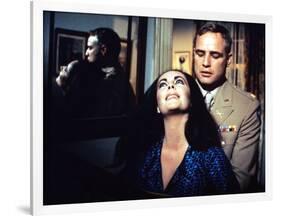 REFLECTIONS IN A GOLDEN EYE, 1967 directed by JOHN HUSTON Elizabeth Taylor / Marlon Brando (photo)-null-Framed Photo