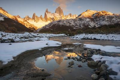 https://imgc.allpostersimages.com/img/posters/reflections-of-mount-fitz-roy-and-cerro-torre-in-autumn-argentina_u-L-Q1GYSM70.jpg?artPerspective=n