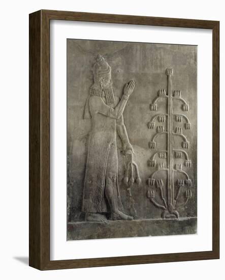 Relief du palais de Sargon II : génie portant un fleur de pavot-null-Framed Giclee Print