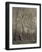 Relief du palais de Sargon II : génie portant un fleur de pavot-null-Framed Giclee Print