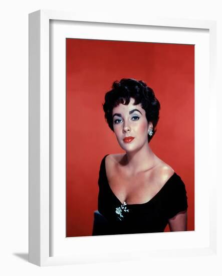 RHAPSODY, 1954 directed by CHARLES VIDOR Elizabeth Taylor (photo)-null-Framed Photo