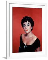 RHAPSODY, 1954 directed by CHARLES VIDOR Elizabeth Taylor (photo)-null-Framed Photo