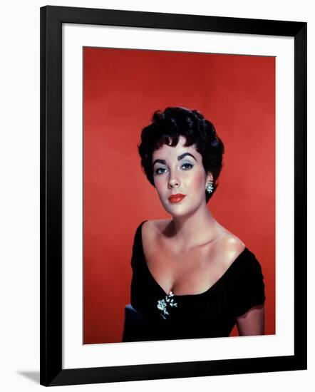 RHAPSODY, 1954 directed by CHARLES VIDOR Elizabeth Taylor (photo)-null-Framed Photo