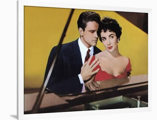 RHAPSODY, 1954 directed by CHARLES VIDOR John Ericson and Elizabeth Taylor (photo)-null-Framed Photo