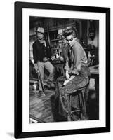 RIO BRAVO, 1959 directed by HOWARD HAWKS (b/w photo)-null-Framed Photo