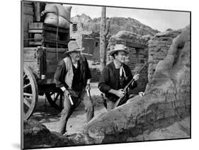 RIO BRAVO, 1959 directed by HOWARD HAWKS John Wayne (b/w photo)-null-Mounted Photo