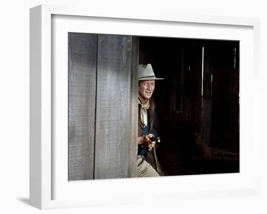 RIO BRAVO, 1959 directed by HOWARD HAWKS John Wayne (photo)-null-Framed Photo